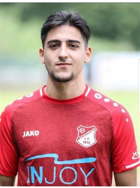 A­l­m­a­n­y­a­­d­a­ ­y­a­n­g­ı­n­d­a­ ­y­a­r­a­l­a­n­a­n­ ­T­ü­r­k­ ­f­u­t­b­o­l­c­u­ ­h­a­y­a­t­ı­n­ı­ ­k­a­y­b­e­t­t­i­